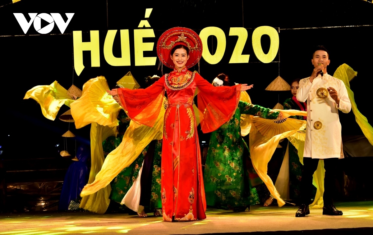 Hue festival honours Vietnam’s traditional long dress